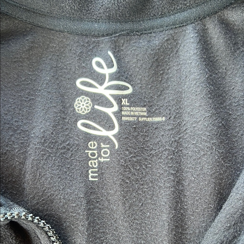 Black Fleece Vest - Picture 2 of 3